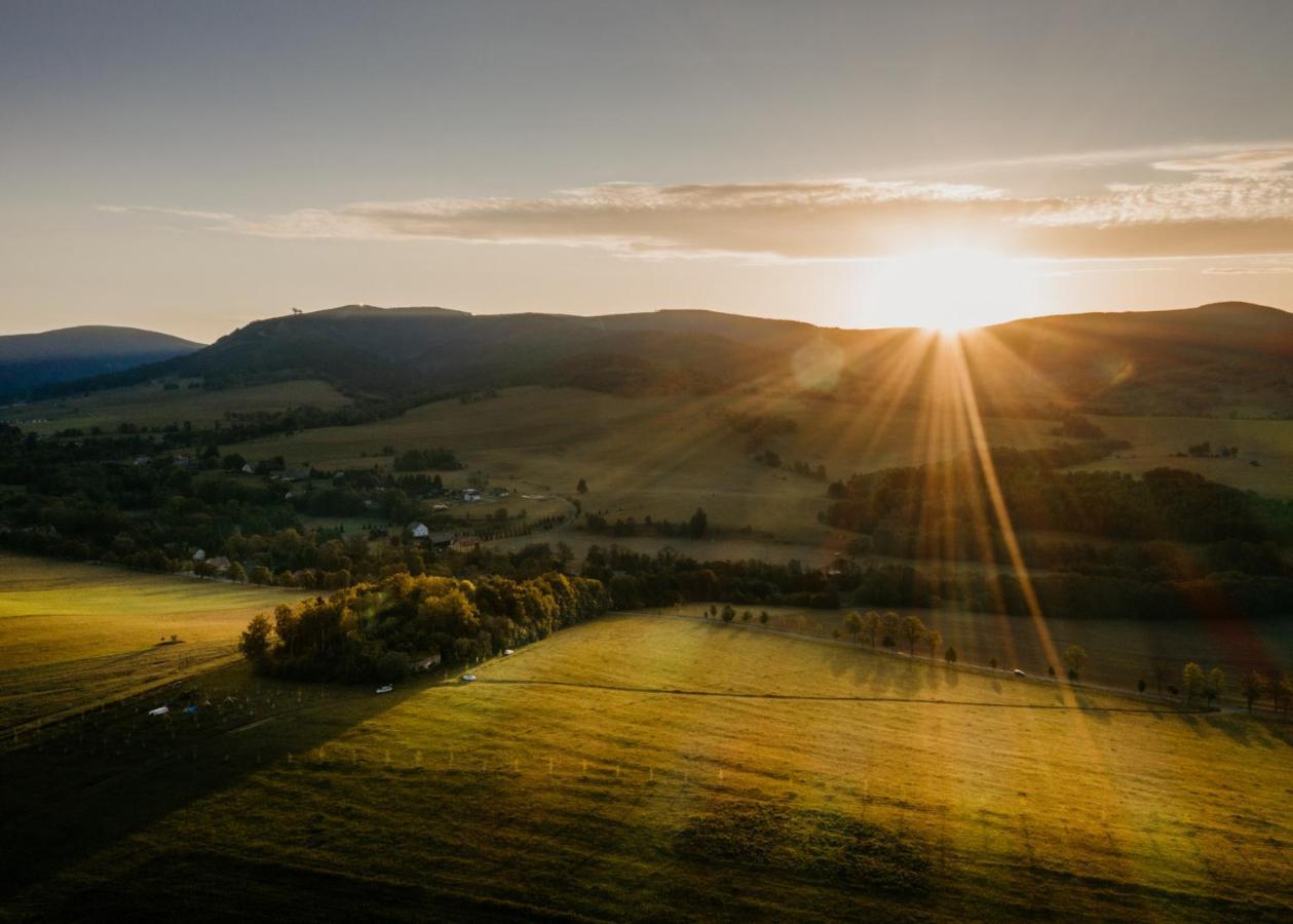 Отель Treehous Sneznik S Wellness Долни-Морава Экстерьер фото