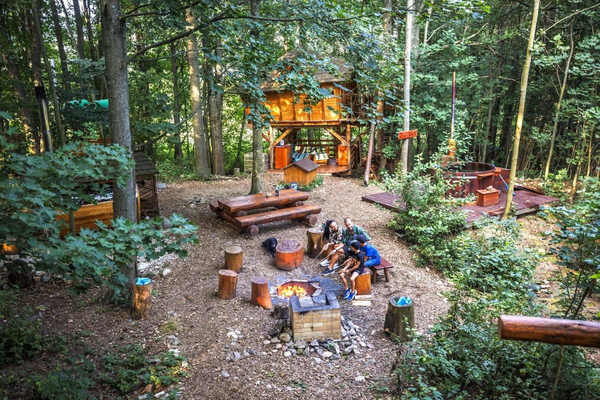 Отель Treehous Sneznik S Wellness Долни-Морава Экстерьер фото